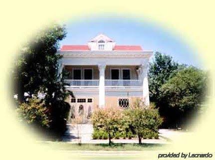 Gardenia Inn - last minute hotel in San Antonio
