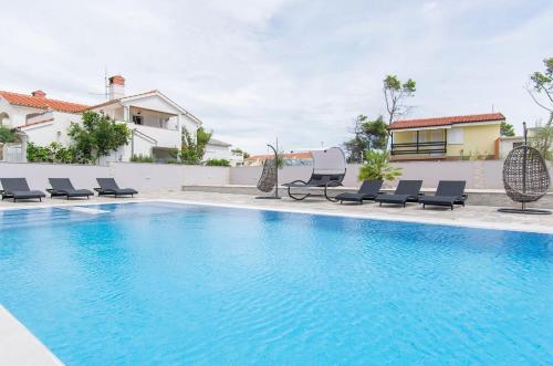 Apartments Sana 3 — 4-Star Luxury Hotel in Vir, Croatia