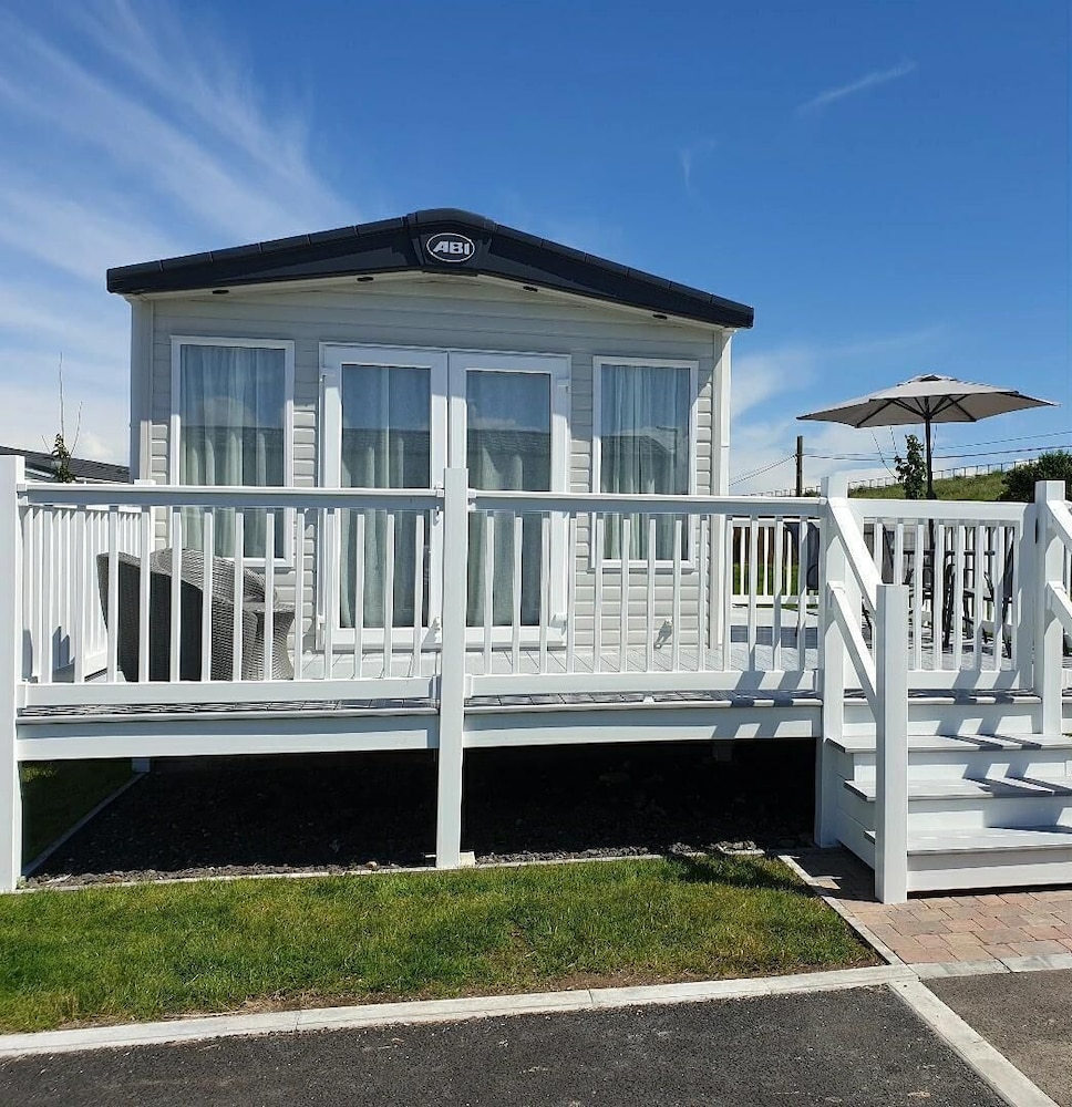 The Sea Breeze Captivating Caravan in Camber in Rye, United Kingdom