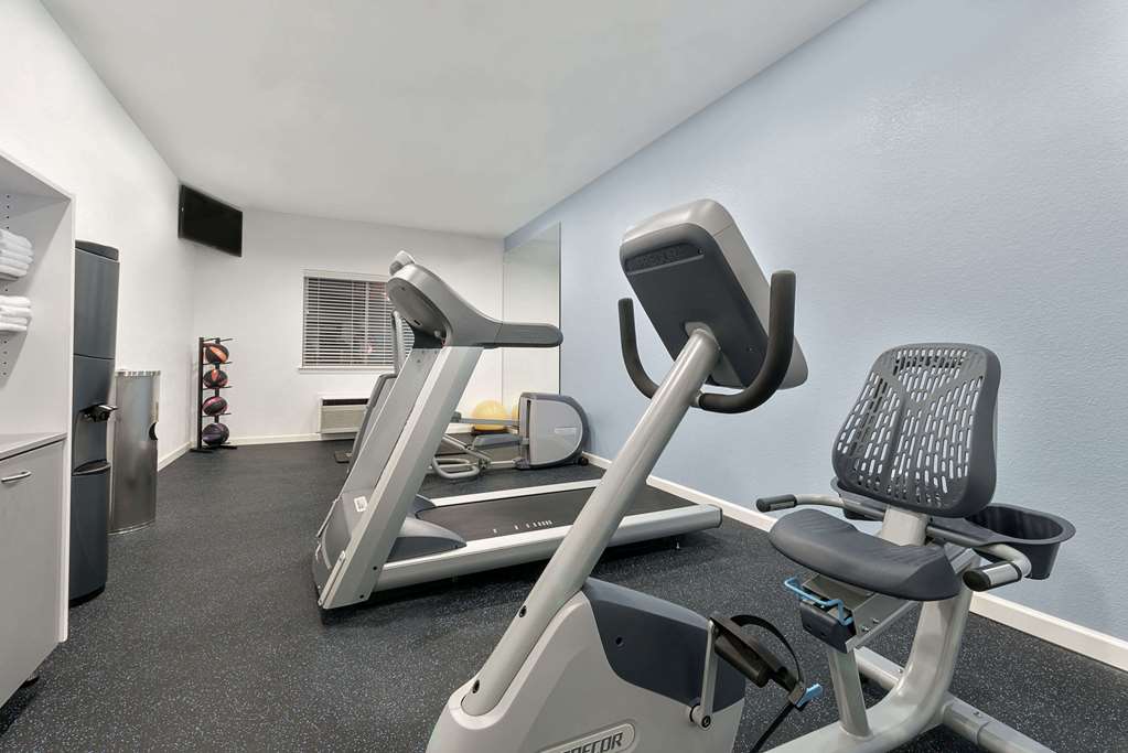 Days Inn & Suites by Wyndham Dallas - photo 7