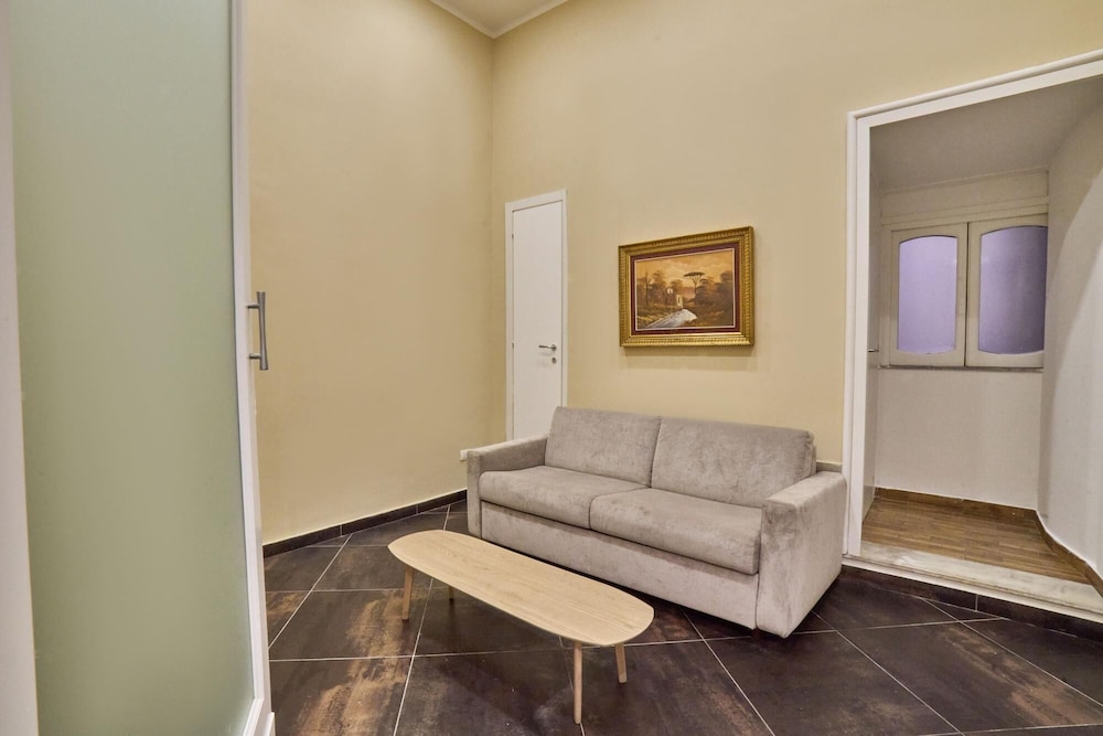Via Niccol Tommaseo 14 — 4-Star Luxury Hotel in Naples, Italy