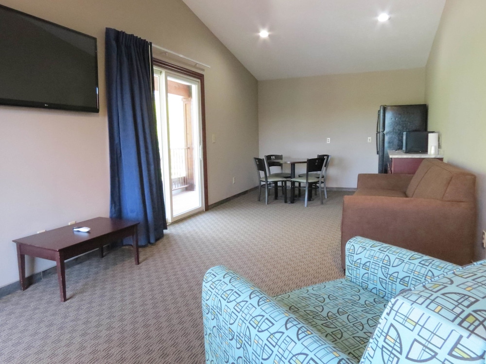 Edgewater Hotel - photo 12