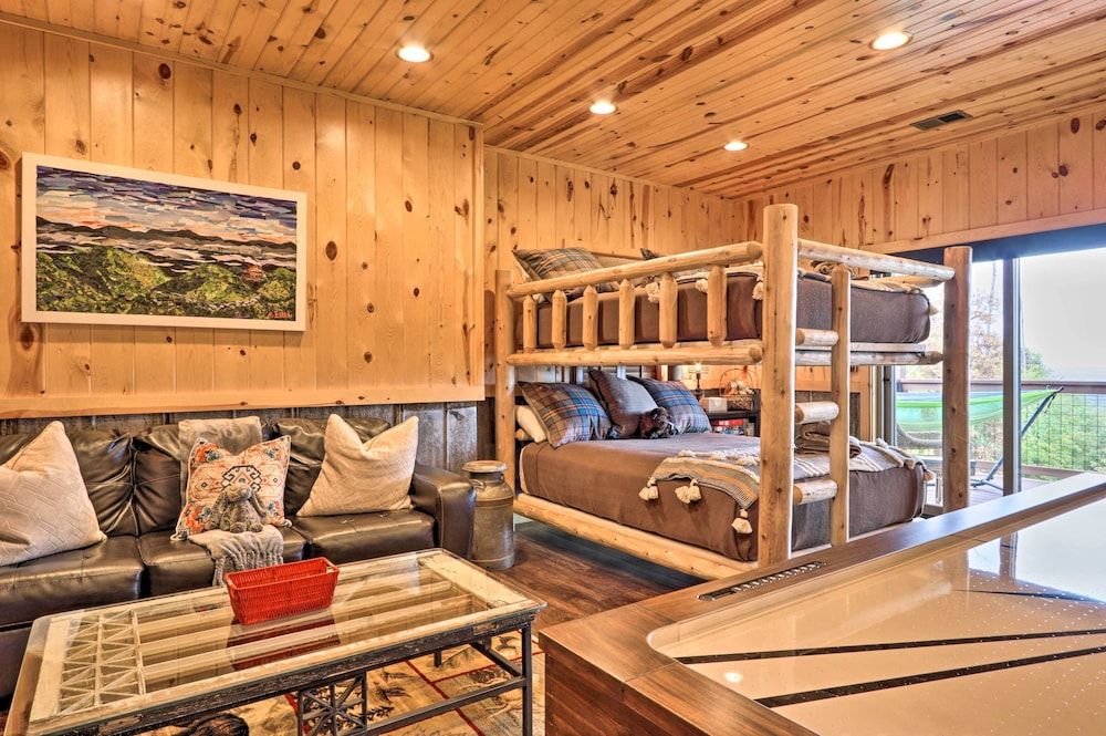 Woodsy Retreat with Fire Pit And Resort Amenities - photo 24