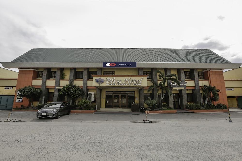 Capital O 740 Bliss Hotel Dau in Mabalacat City, Philippines