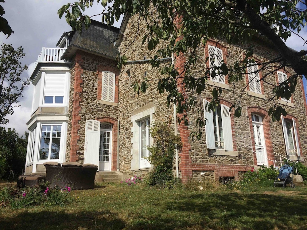 B&B Appart Villa La Korrigane vue Mer — 4-Star Luxury Hotel in Etables-Sur-Mer, France