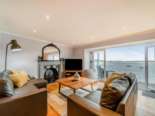Point House — 5-Star Luxury Hotel in Milford Haven, United Kingdom