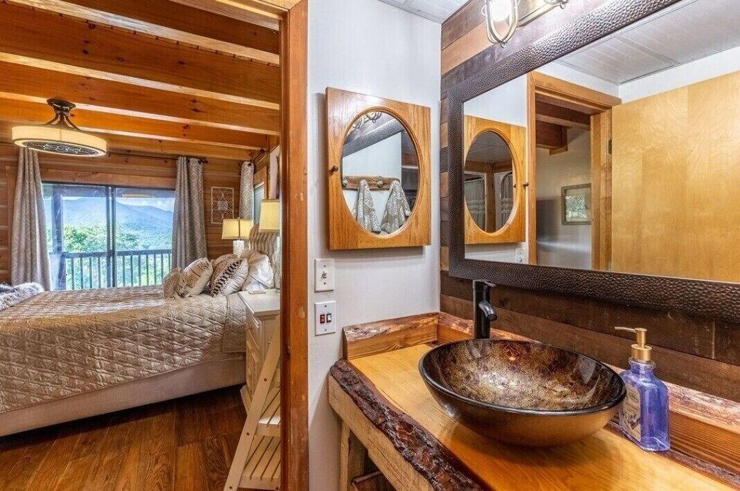 Majestic Mountain Top Best View in Bryson City in Bryson City, United States