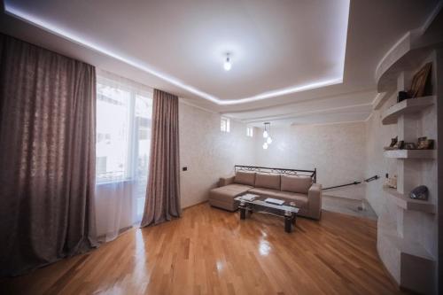 Makos Guest House