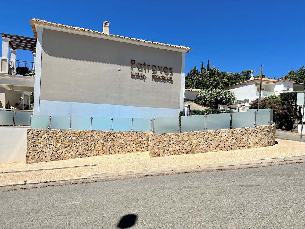 Albufeira Deluxe Residence With Pool by Homing — 4-Star Luxury Hotel in Albufeira, Portugal