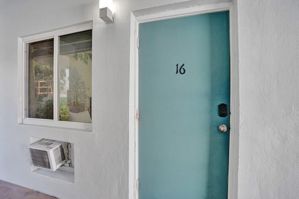 Coastal Studio by Hollywood Beach Boardwalk - photo 11