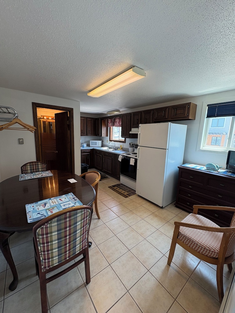 Green Dolphin Motel - photo 20