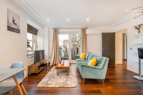 Luxury One Bedroom Apartment with Ac Bidet Balcony View Free Coffee Tea Wifi in Central London — 4-Star Luxury Hotel in London, United Kingdom