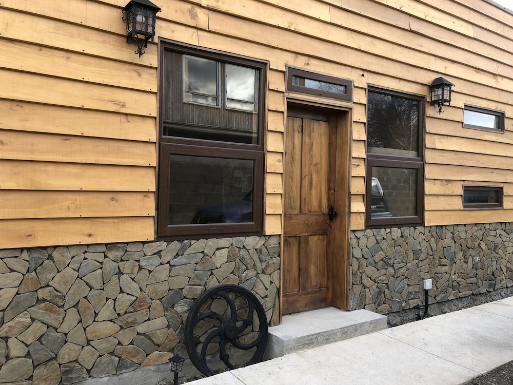 Magellanicus Rustic Suites - carbon neutral hotel in Punta Arenas