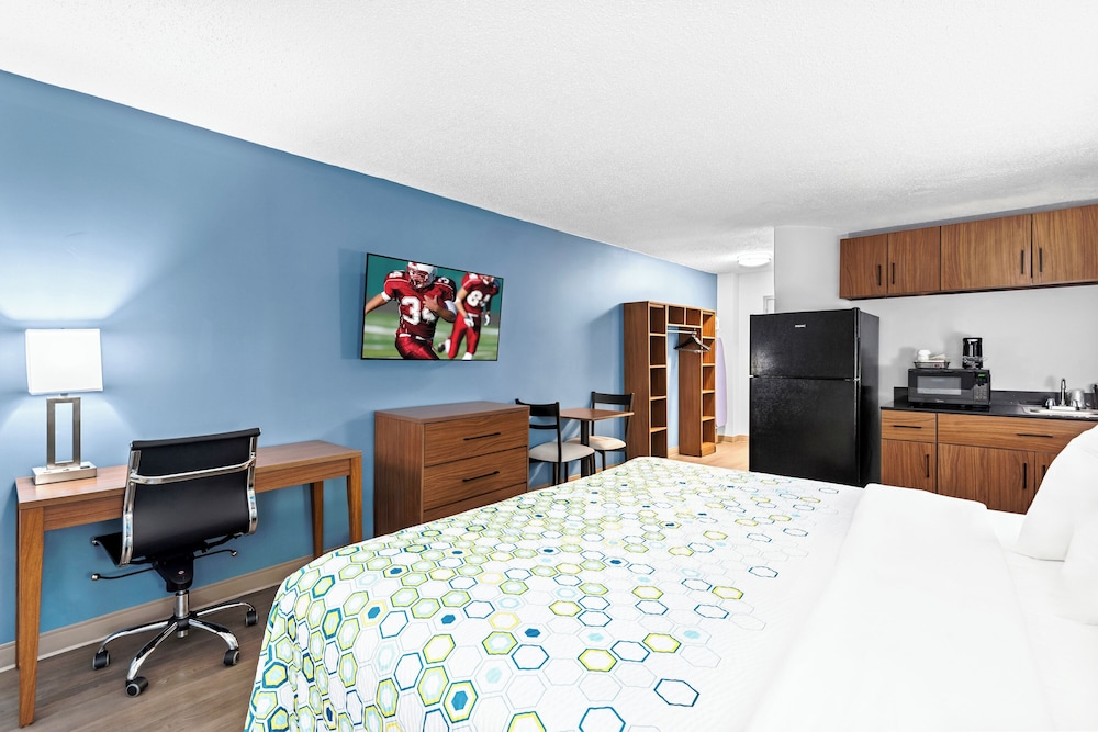 HomeTowne Studios by Red Roof & Conference Center Cortland - photo 13