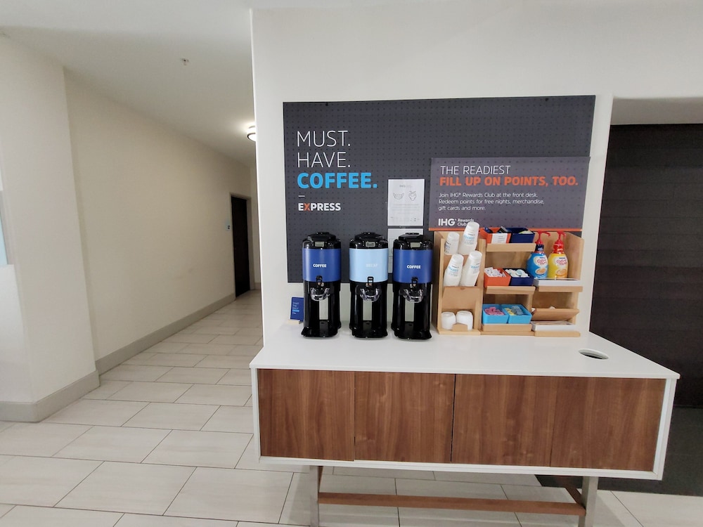 Holiday Inn Express Hotel & Suites Vidor South - photo 40