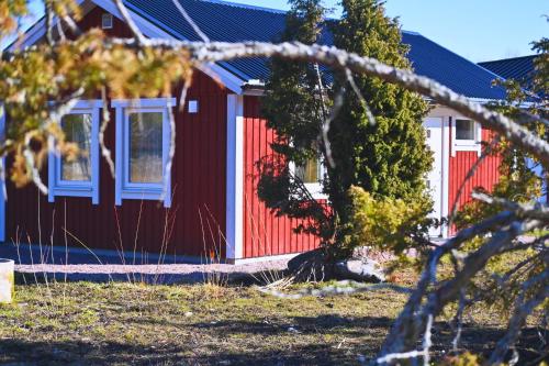 Stuga Östensbo Gård pet-friendly hotel Oesterbybruk