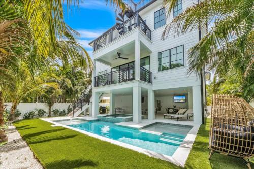 The Mystical Rose in Bradenton Beach, United States