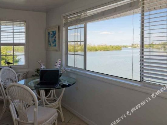 Castaways Beach and Bay Cottages - photo 11
