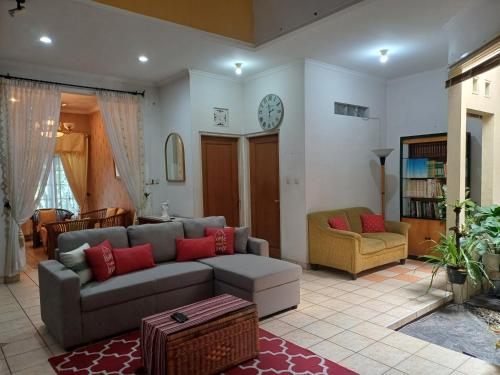 Puri Nusa Indah Cozy Large Near Bogor City