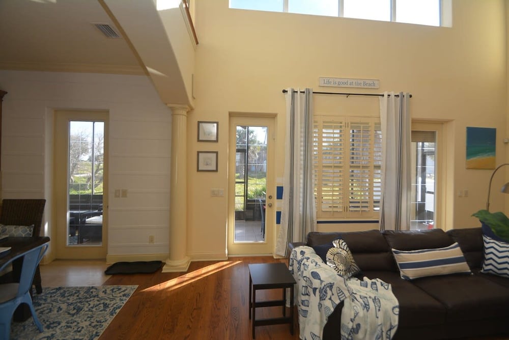 Ocean View Paradise Steps away from the Beach Will Accommodate Up To 10 People including 1 3 Fa - photo 20