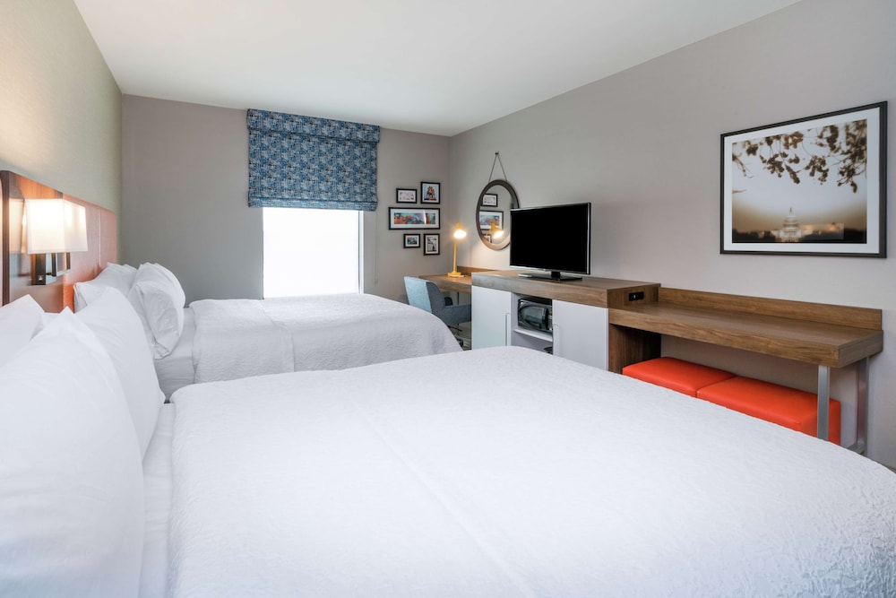 Hampton Inn & Suites Glenarden Washington DC - photo 10