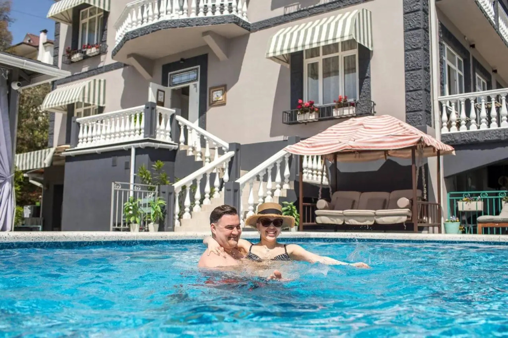 Seryij Gus Guest House — 5-Star Luxury Hotel in Sochi, Russia