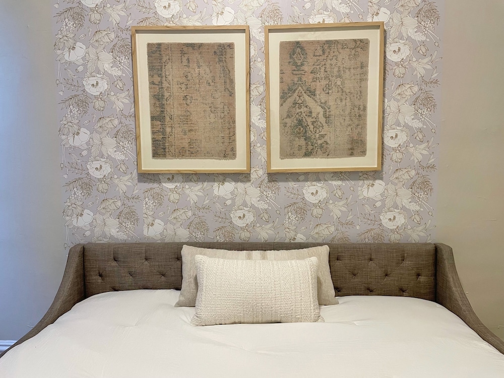 The Warhola Bloomfield - photo 7