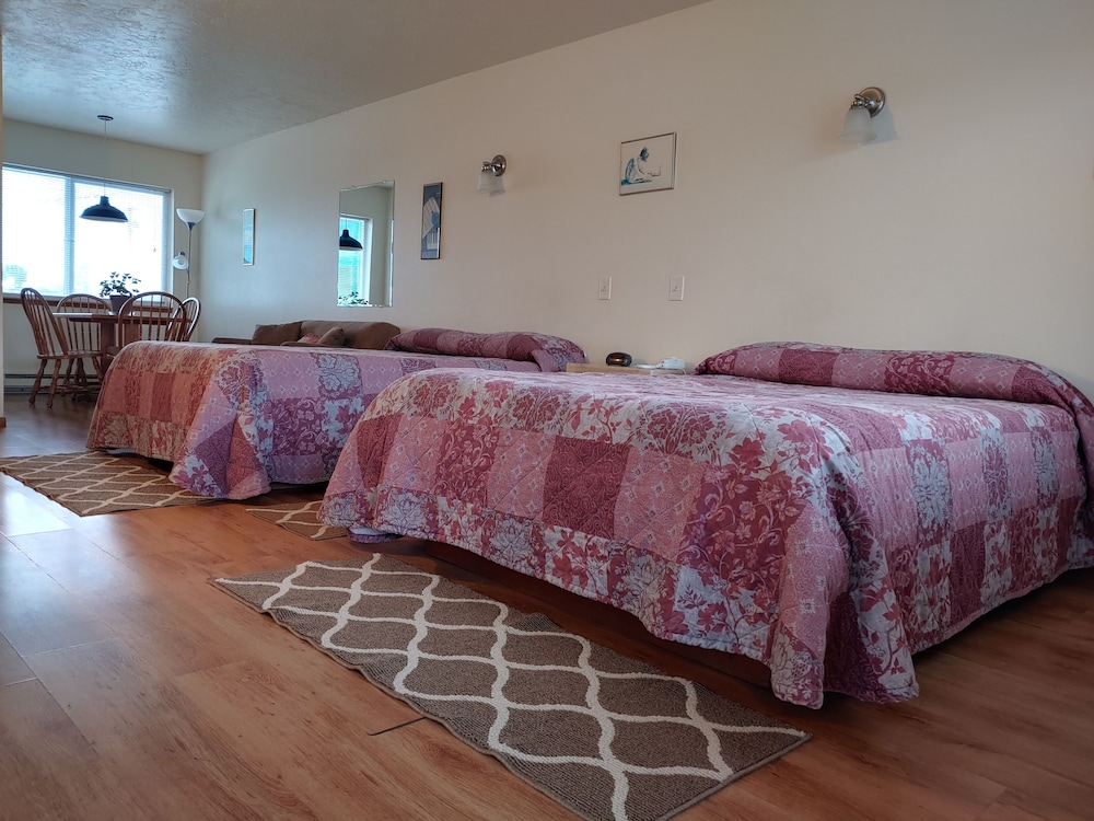 The Dublin House Motel - photo 56