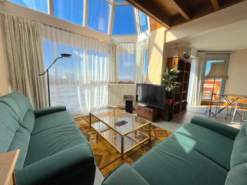 Algues Roses in Wimereux, France