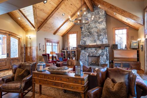 Luxury 4BD Located at Old Greenwood - featured photo