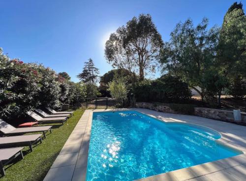 Grand Mas Provencal Mer a 200m Parking Prive Ferme Piscine Chauffee in Sainte-Maxime, France