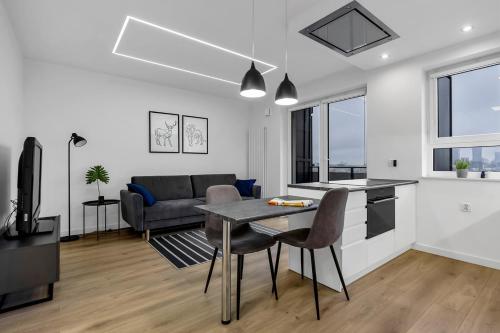 12th Floor Wola Modern Apartment by BookingHost — 4-Star Luxury Hotel in Warsaw, Poland