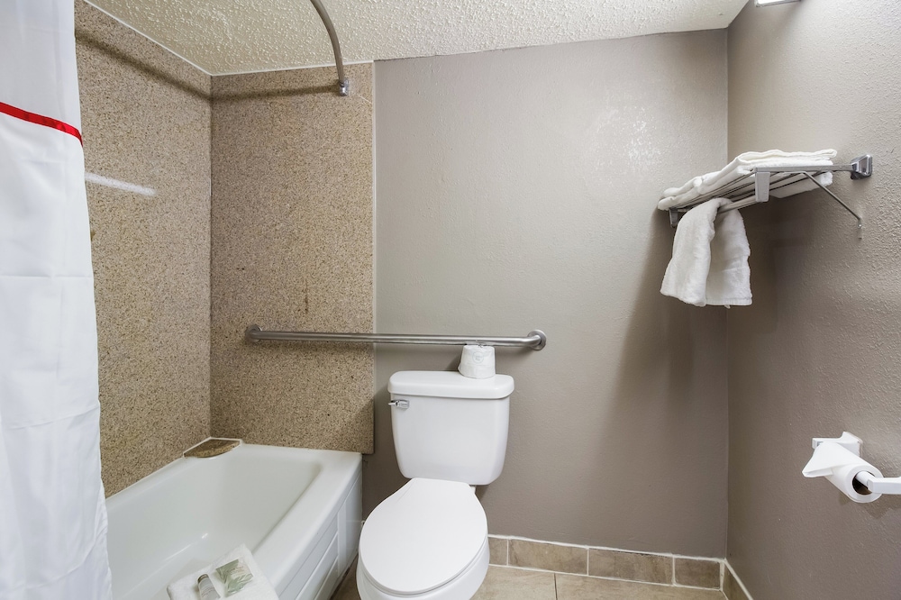 Red Roof Inn New Stanton - photo 22