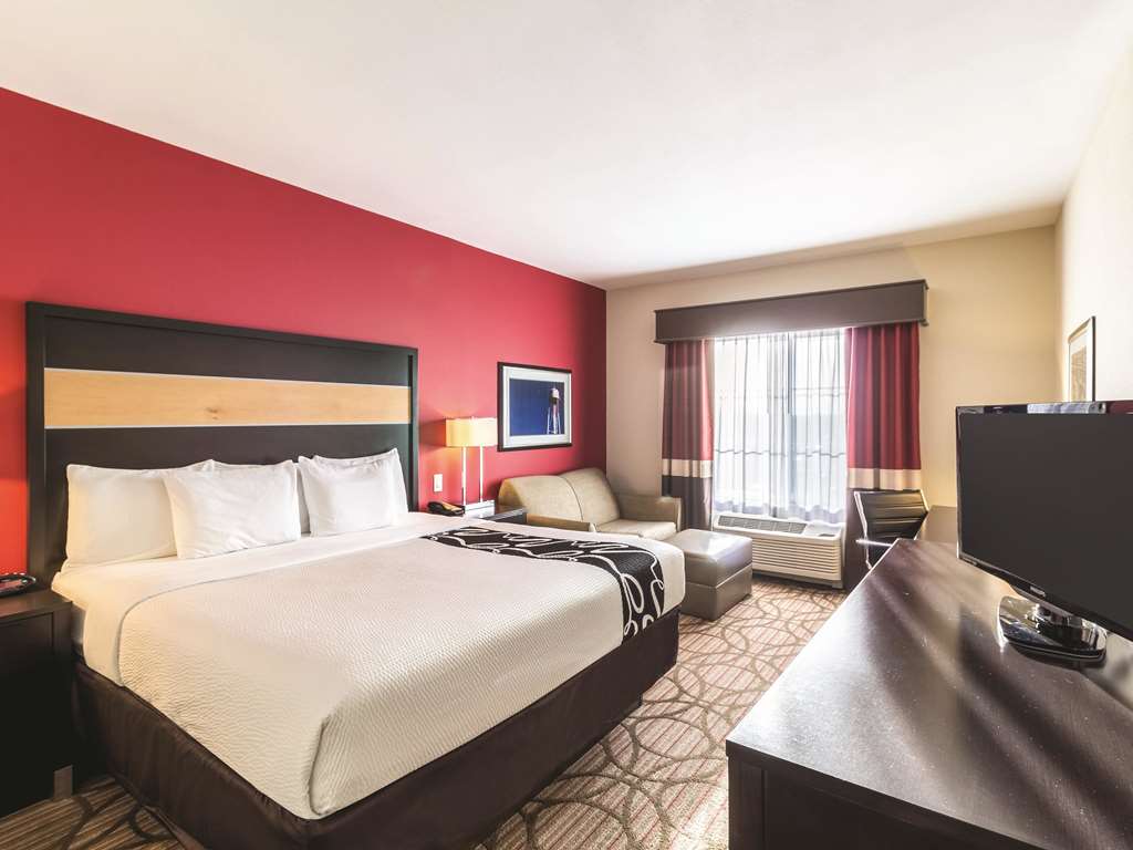 La Quinta Inn & Suites by Wyndham Fargo Medical Center - photo 21