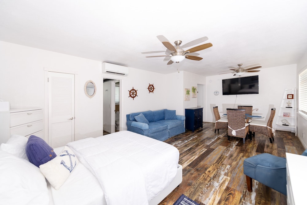 Tropic Isle Boutique Hotel - photo 18