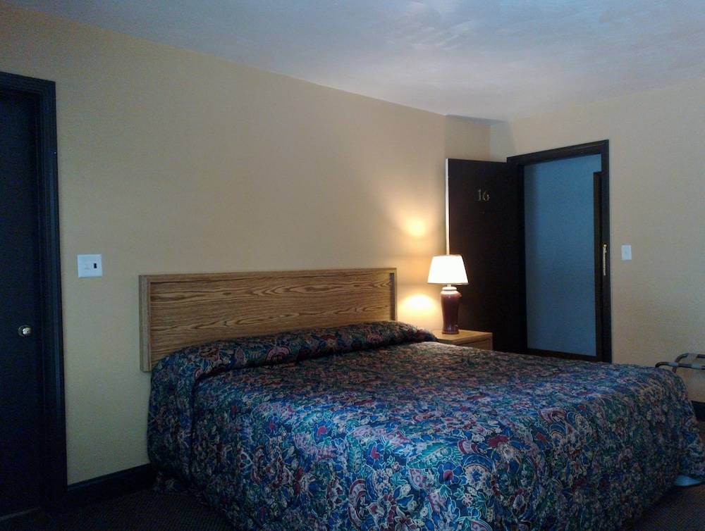 Colonial Inn Motel - photo 5