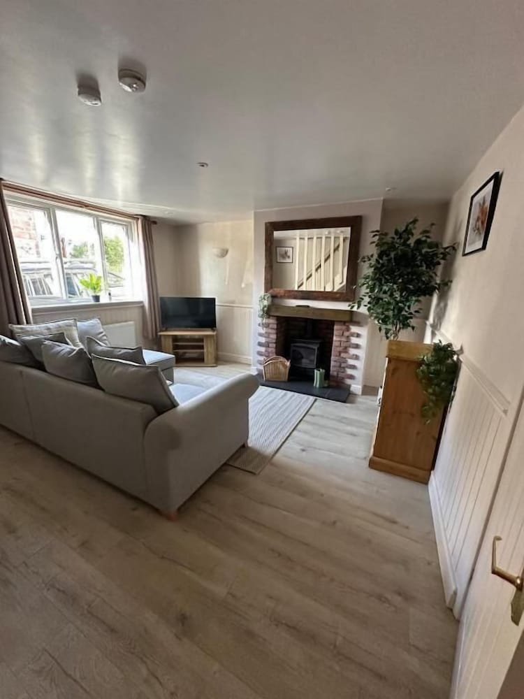 Family Cottage Alton Towers Peak District pet Friendly