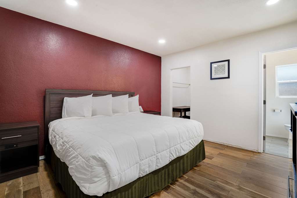 Econo Lodge Needles - carbon neutral hotel in Needles