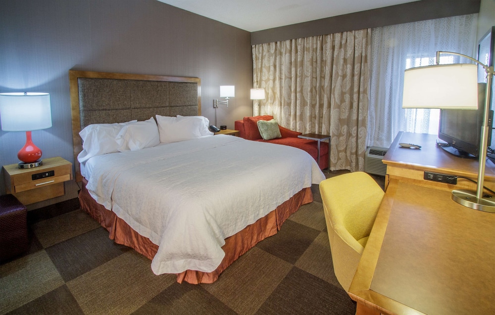 Hampton Inn South Haven - photo 8
