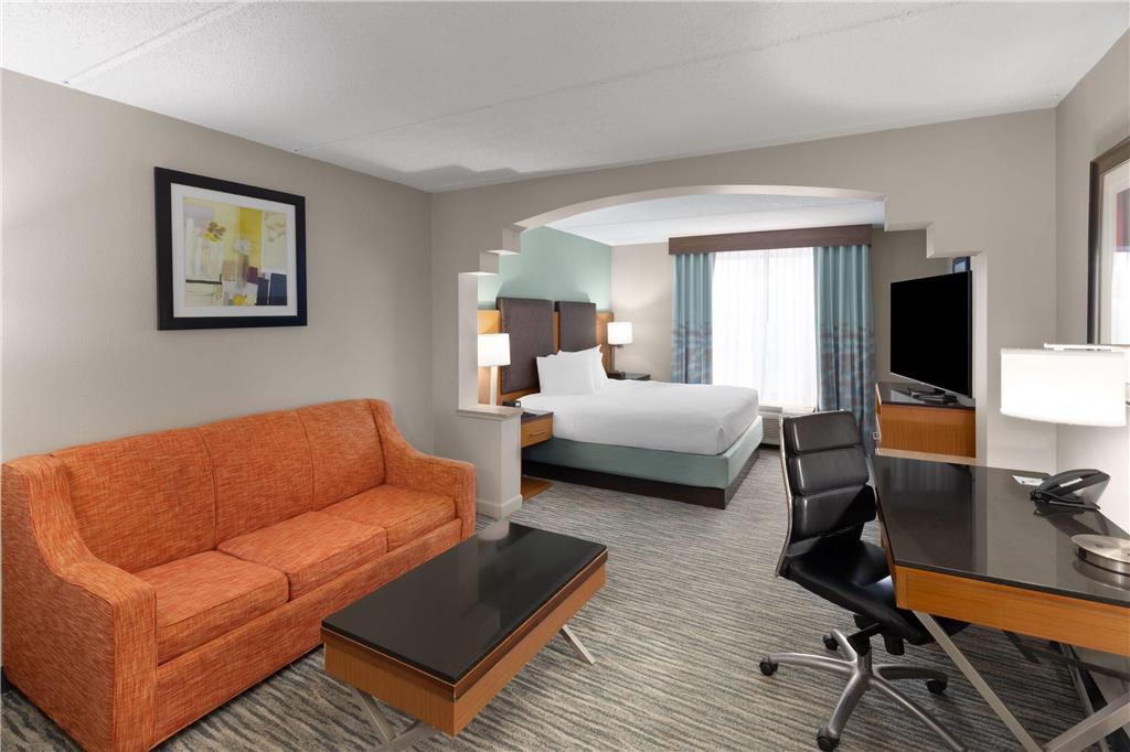 Wingate by Wyndham Greensboro Coliseum - photo 12
