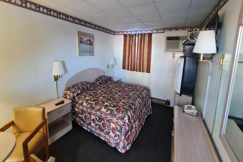 DuBois Manor Motel - photo 18