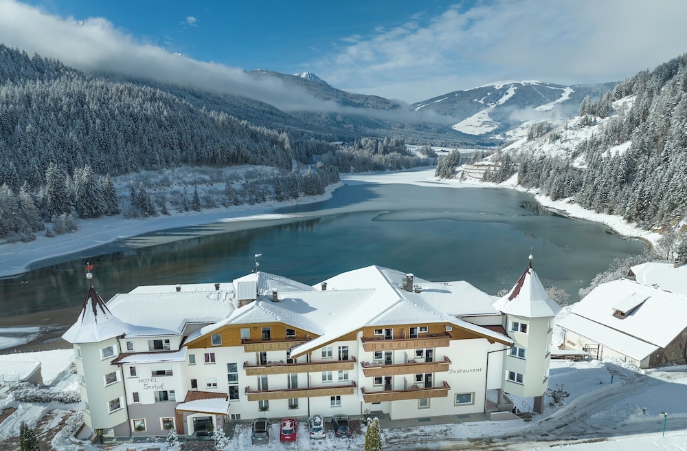 Hotel Seehof - carbon neutral hotel in Monguelfo