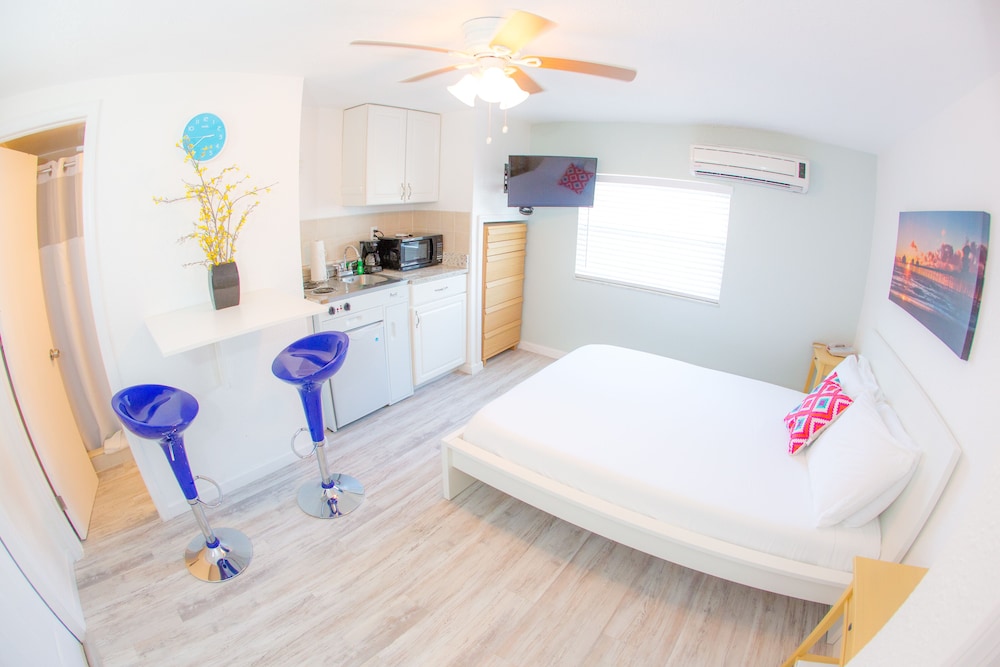 St Pete Beach Suites - photo 37