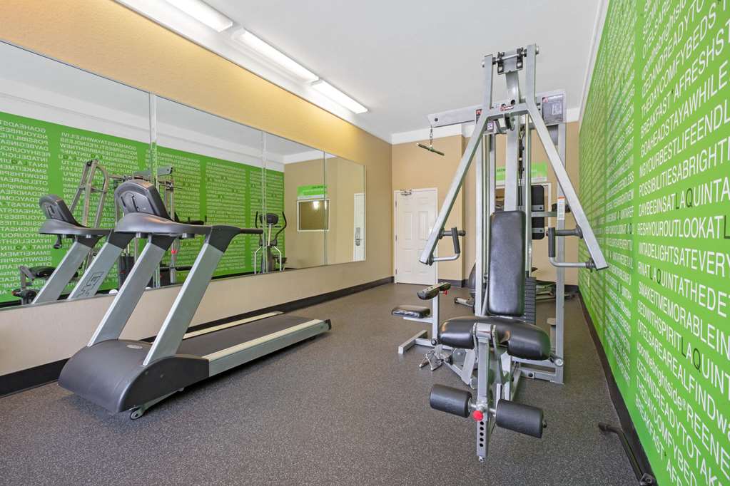 La Quinta Inn & Suites by Wyndham Pearland Houston South - photo 10