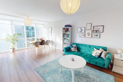 Centrally located comfy 2 bed 2 bath apt — 4-Star Luxury Hotel in Dublin, Republic of Ireland