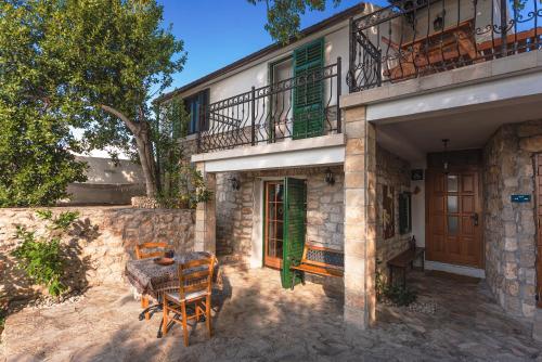 Authentic House Pelegrinka — 4-Star Luxury Hotel in Veliki Drvenik, Croatia