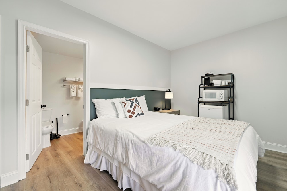 Hillside Motel LLC - photo 68