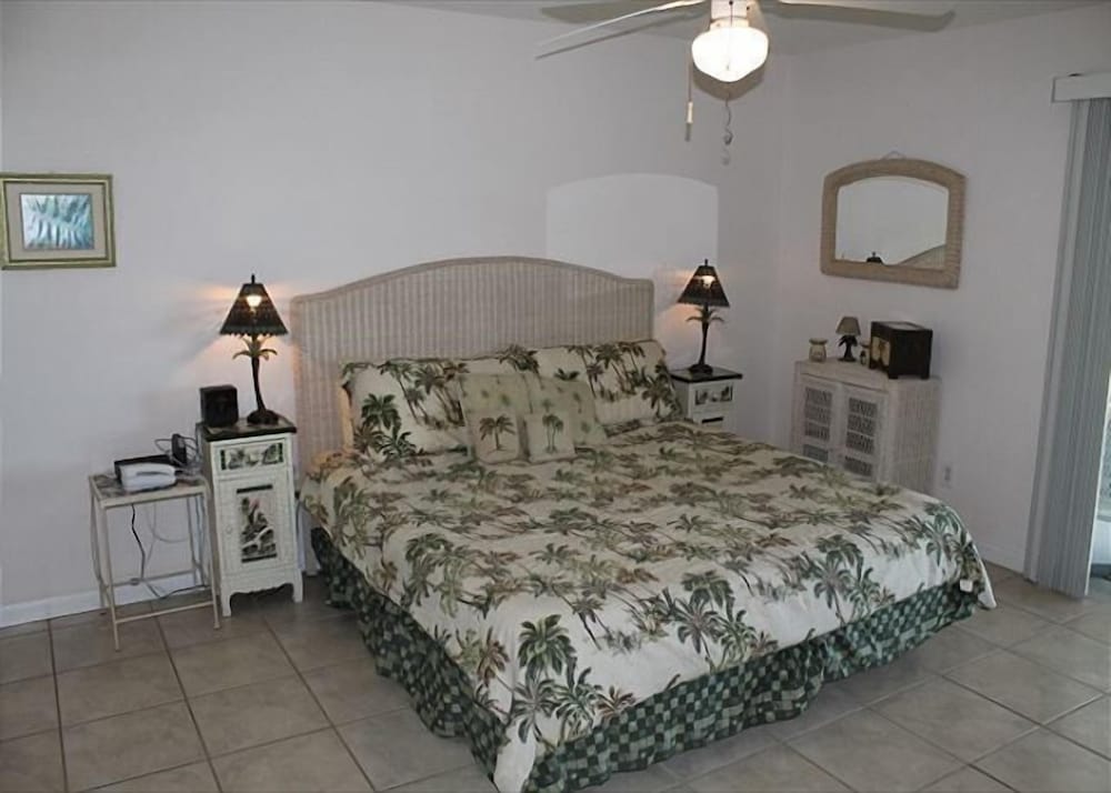 Pet Friendly Oceanfront 3 Bed 2 Bath Ocean Paradise - photo 8