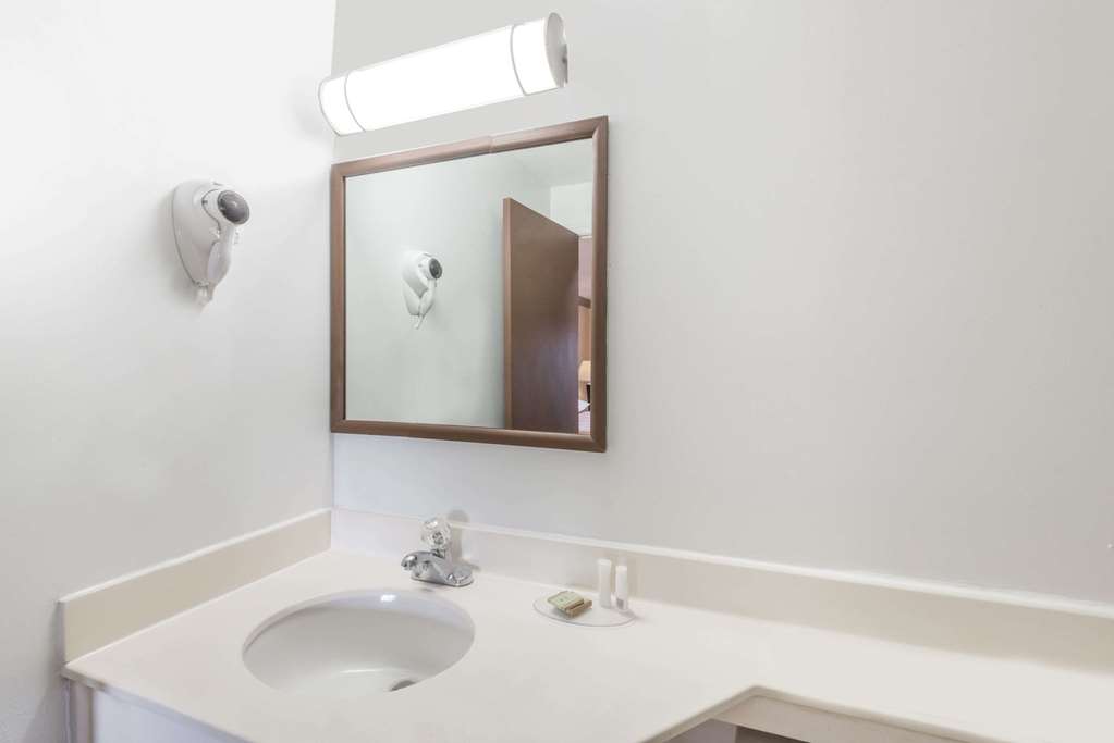 Super 8 by Wyndham Old Saybrook - photo 11