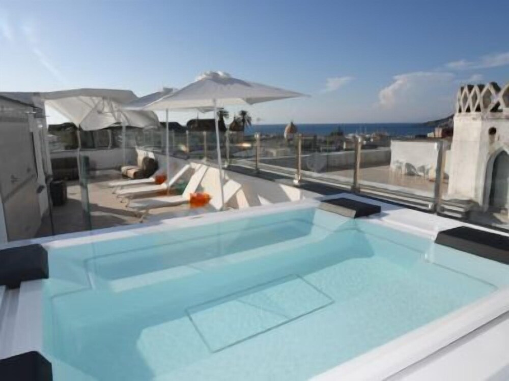 White 1903 in Forio, Italy